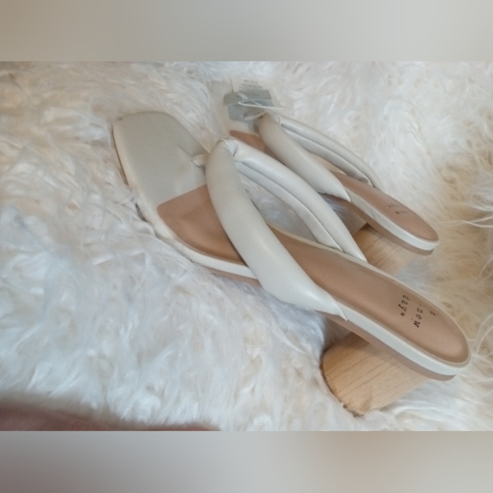 A New Day Elvie Cream Sandals 8.5